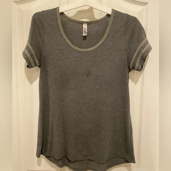 LuLa Roe Classic Tee - Picture 1 of 2